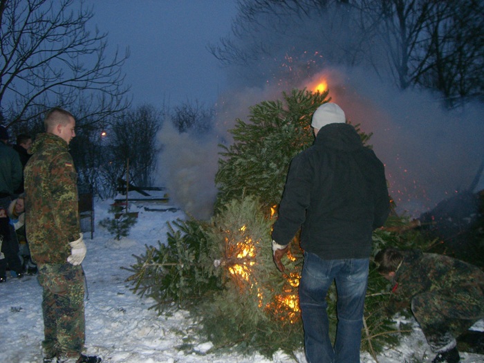 Weihnachtsbaum verbrennen 2010_63